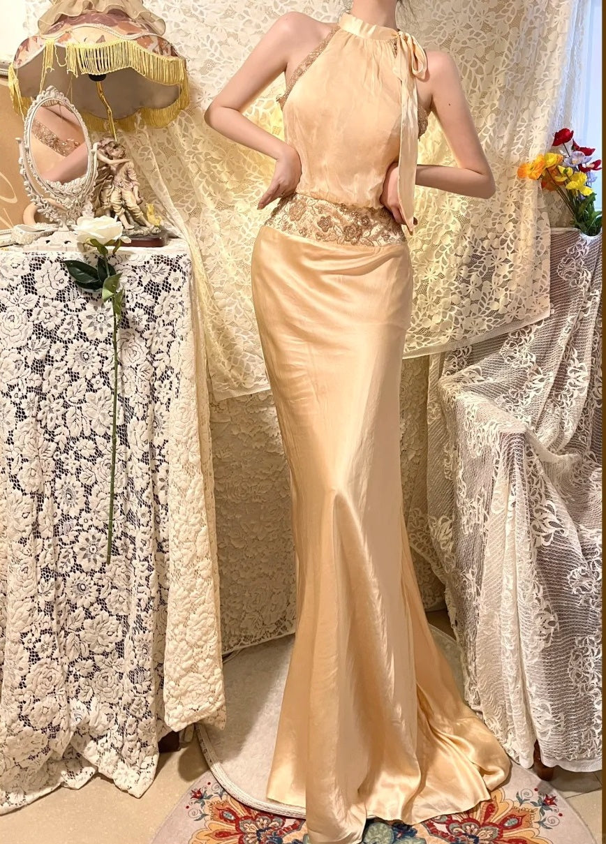 Robe de soirée longue en satin à bretelles couleur champagne, ornements de perles exquis, gh4510