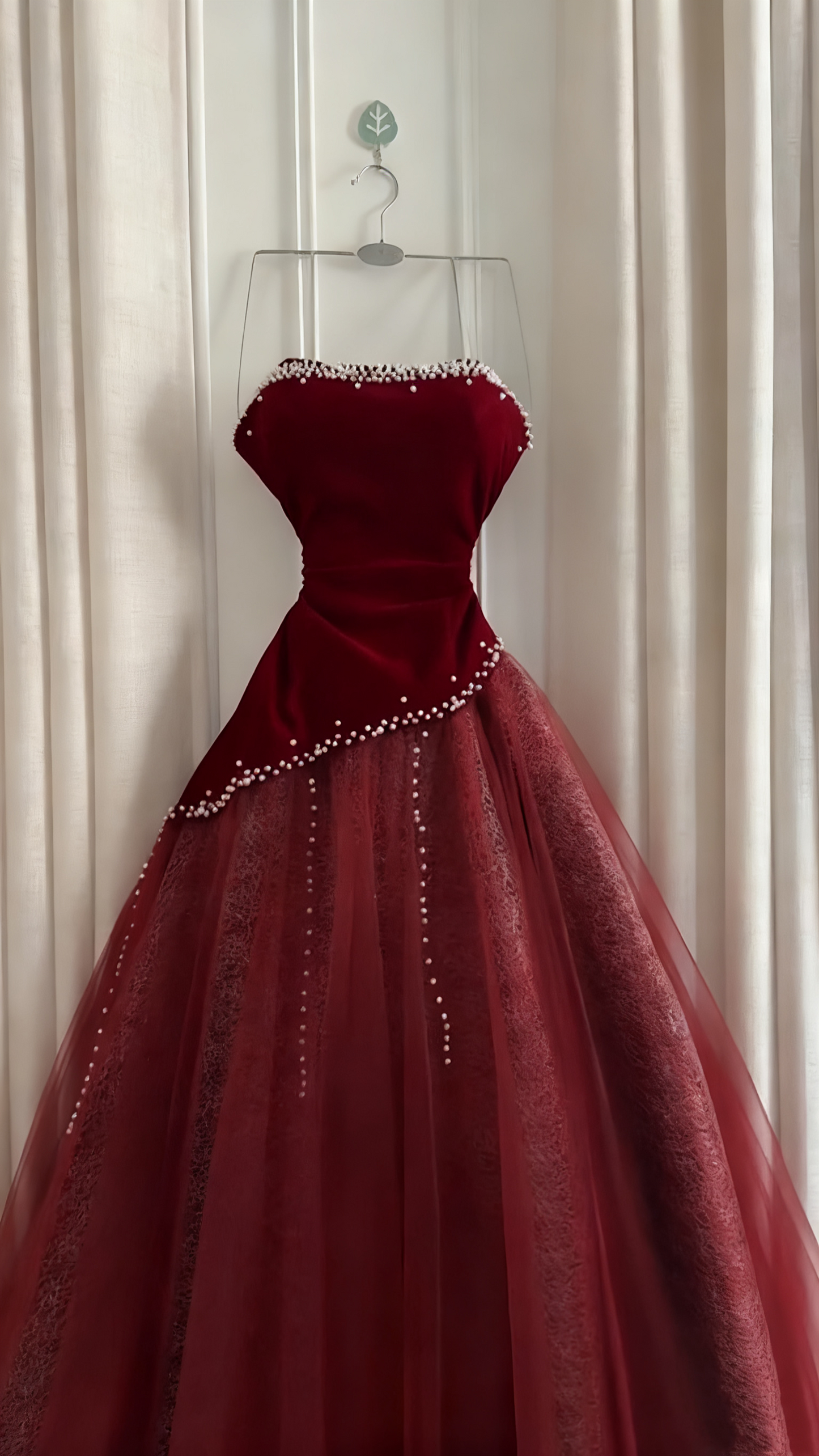 Ärmelloses burgunderrotes Samt- und Tüllkleid | Luxuriöses, elegantes Ballkleid mit Perlenbesatz und Schleppe gh6471