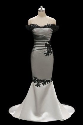 Ivory Elegant Exquisite Black Lace Applique Tulle Long Floor Length Train Satin Mermaid Ball Gown Wedding Dress gh3455