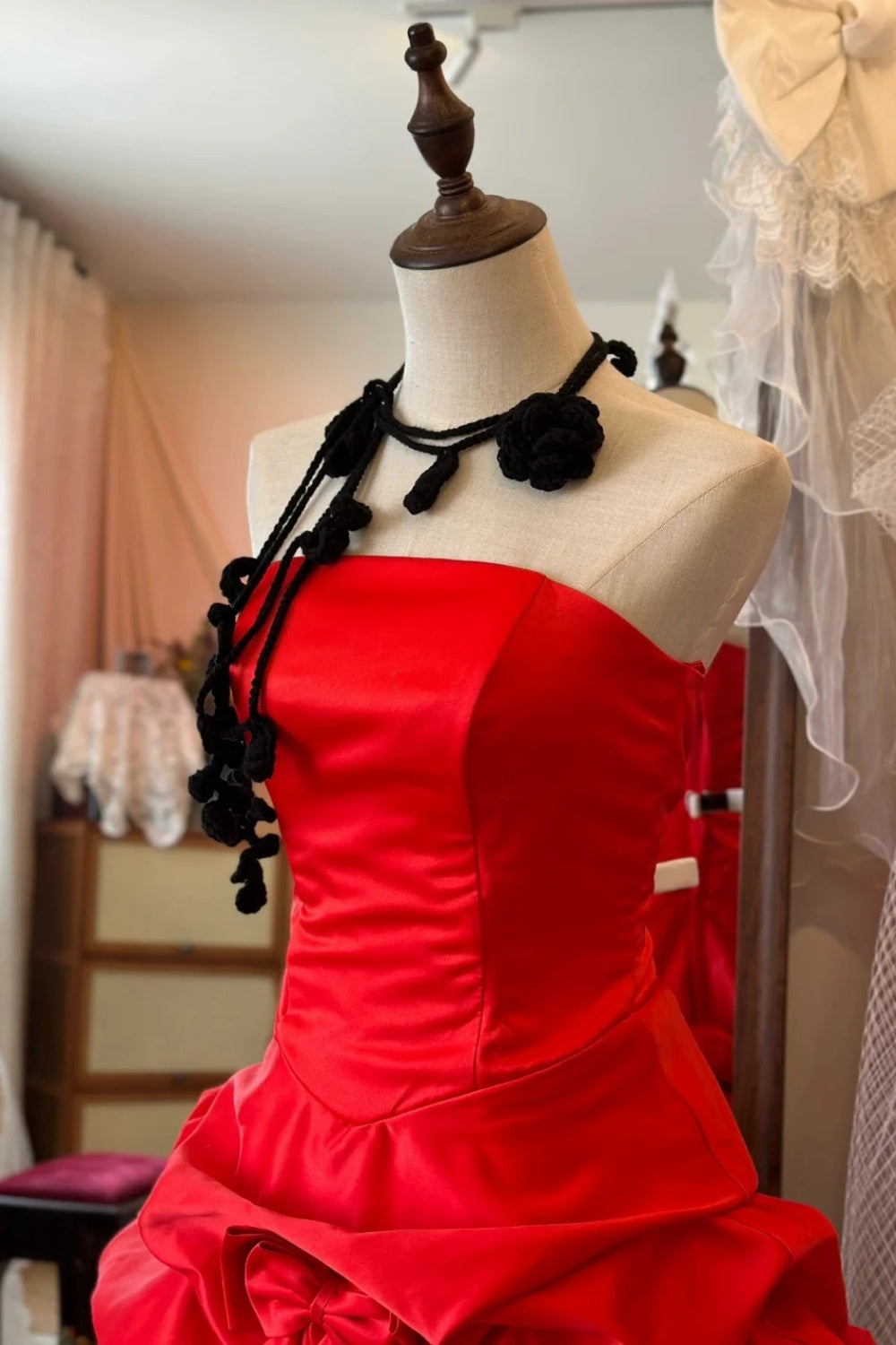 Robe rouge rétro : taille en satin, jupe évasée, robe de soirée haut de gamme gh6577