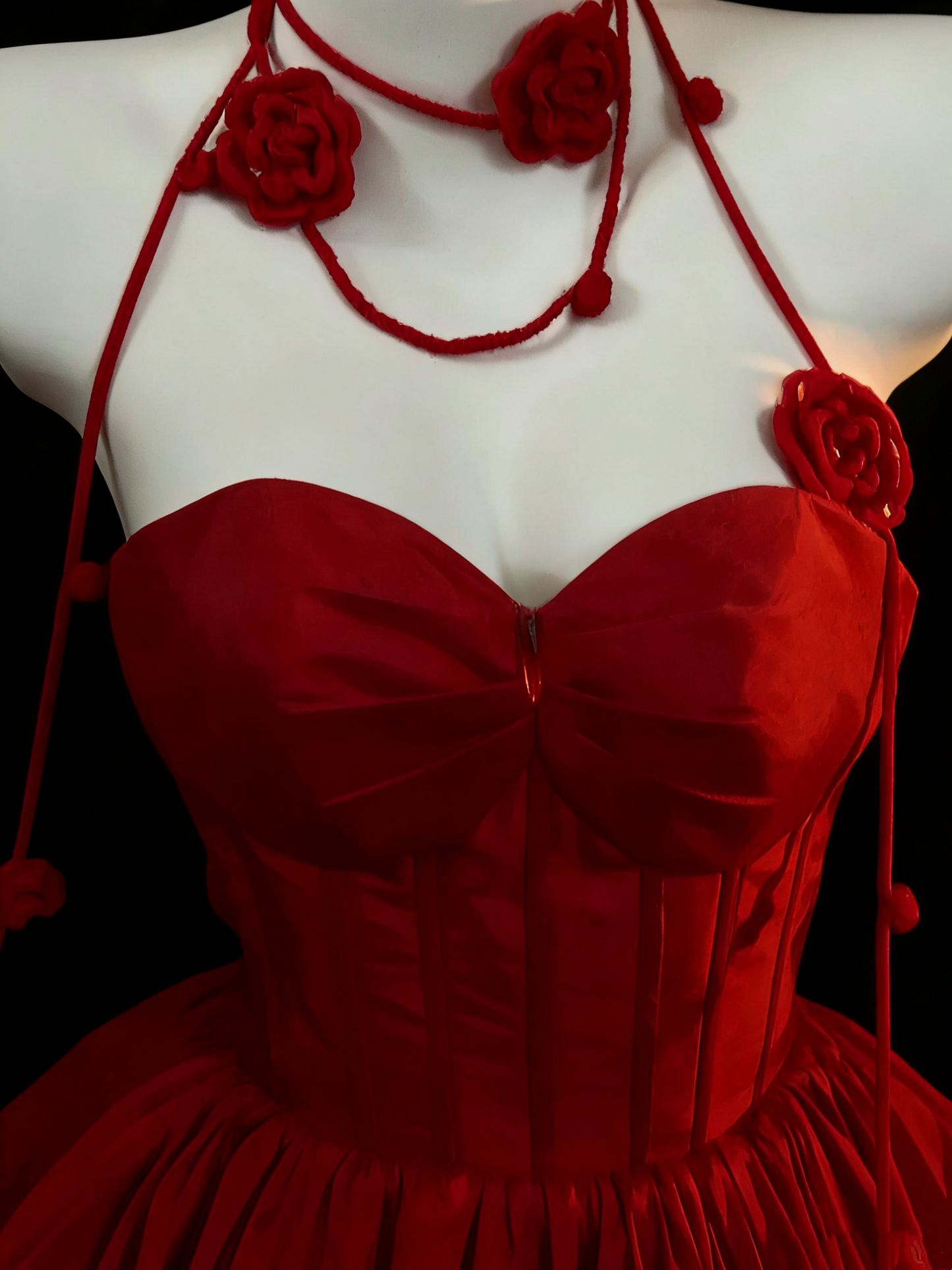 Dunkelromantisches, scharlachrotes, gestuftes, trägerloses Abendkleid im Gothic-Stil - Dinnerkleid &amp; Ballkleid gh6560