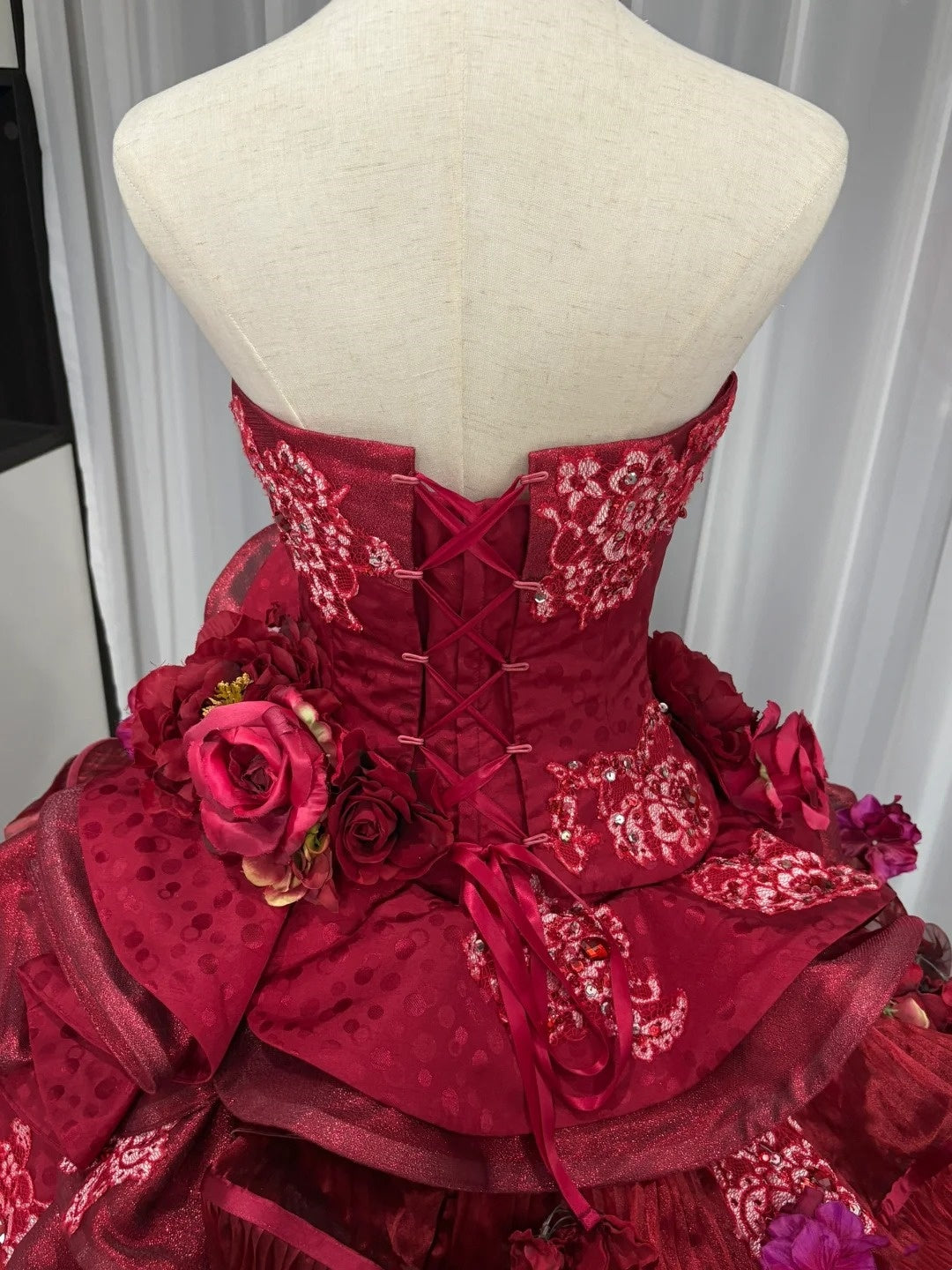 Robe de bal longue en tulle à fleurs rouges et perles, robe de Quinceanera, robe d'anniversaire 16 ans, gh4738