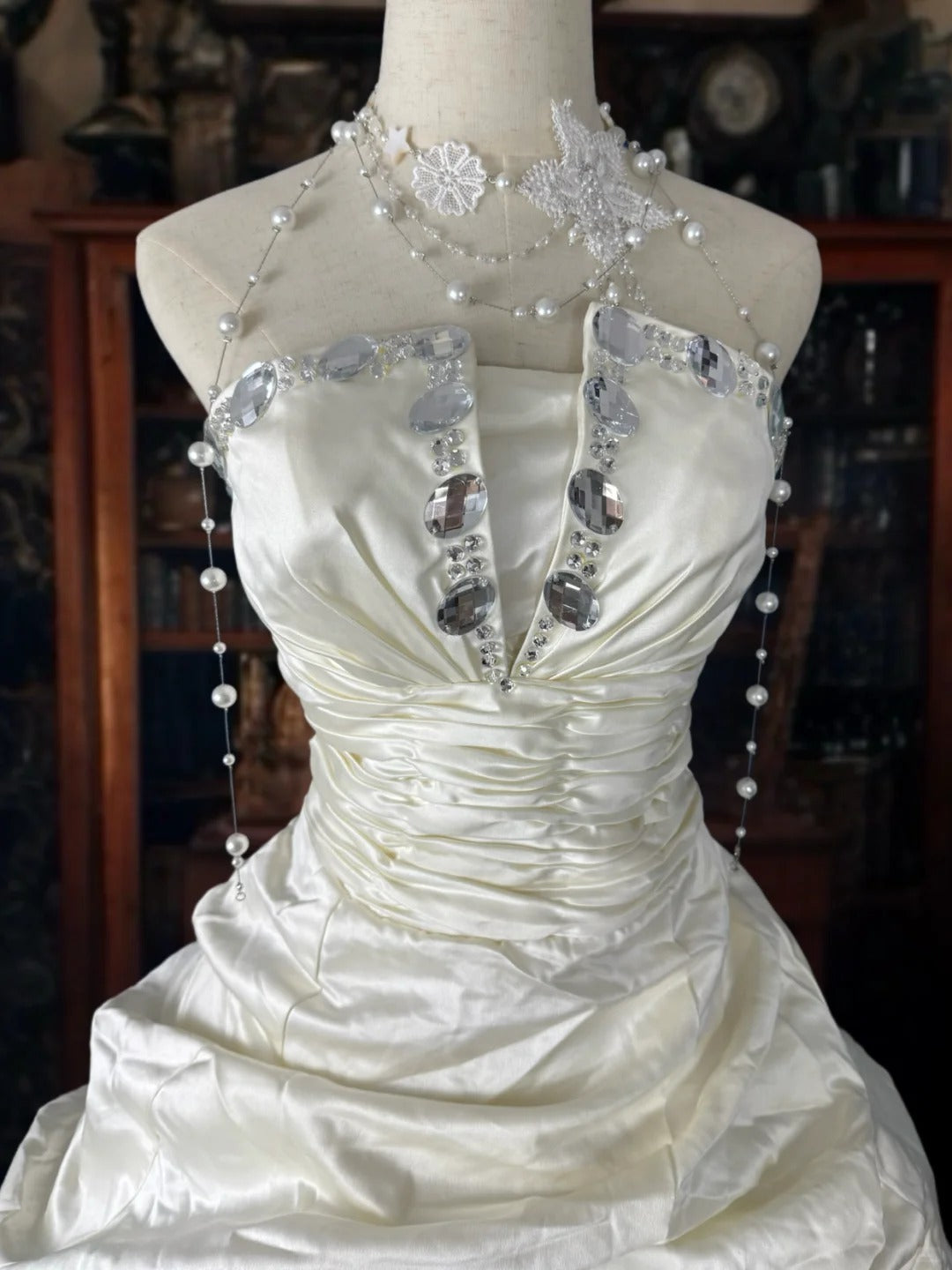 Girlhomeshops - Robe de mariée longue en satin blanc et perles, exquise, gh5352