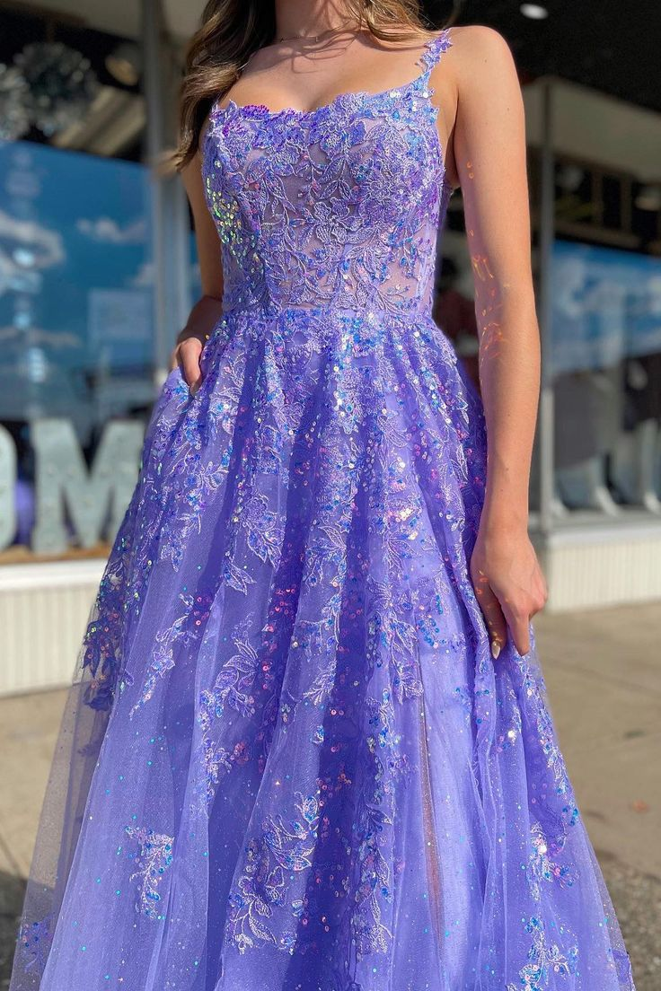 Robe longue en tulle lavande à sequins et col rond avec fente gh2963