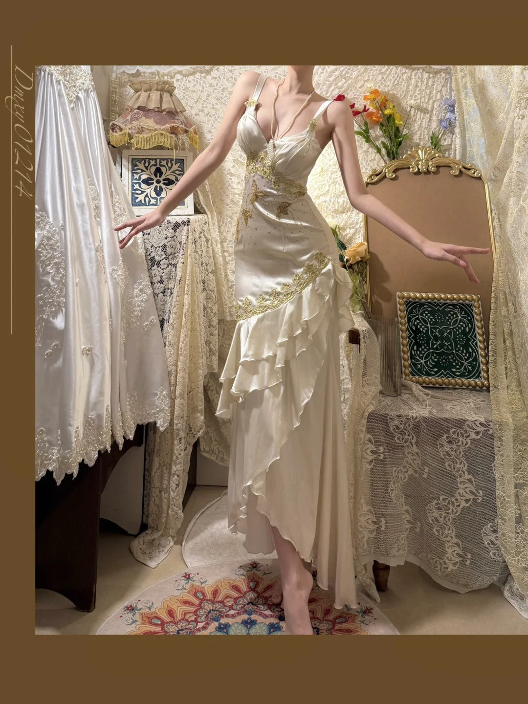 Robe de soirée longue en satin ivoire, élégante, avec perles dorées, coupe sirène, à volants, coupe ajustée, gh4252