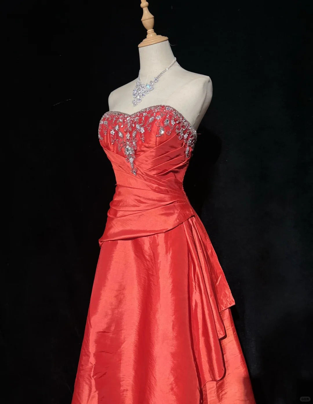 Red Gorgeous Vintage Shiny Elegant Delicate Rhinestone Beaded Satin Floor Length Fairy Ball Gown Evening Gown Party Gown Prom Gown Red Waltz gh3854