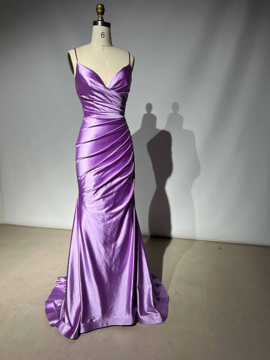 Robe de soirée longue en satin rose violet, simple et élégante, décolleté en cœur, bretelles spaghetti, longueur au sol, gh4136