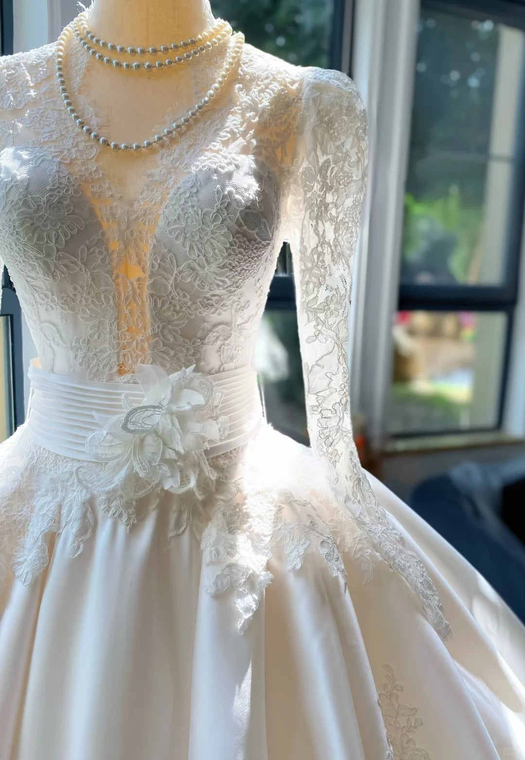 Girlhomeshops--💕White long-sleeved exquisite lace long tulle wedding dress gh5444