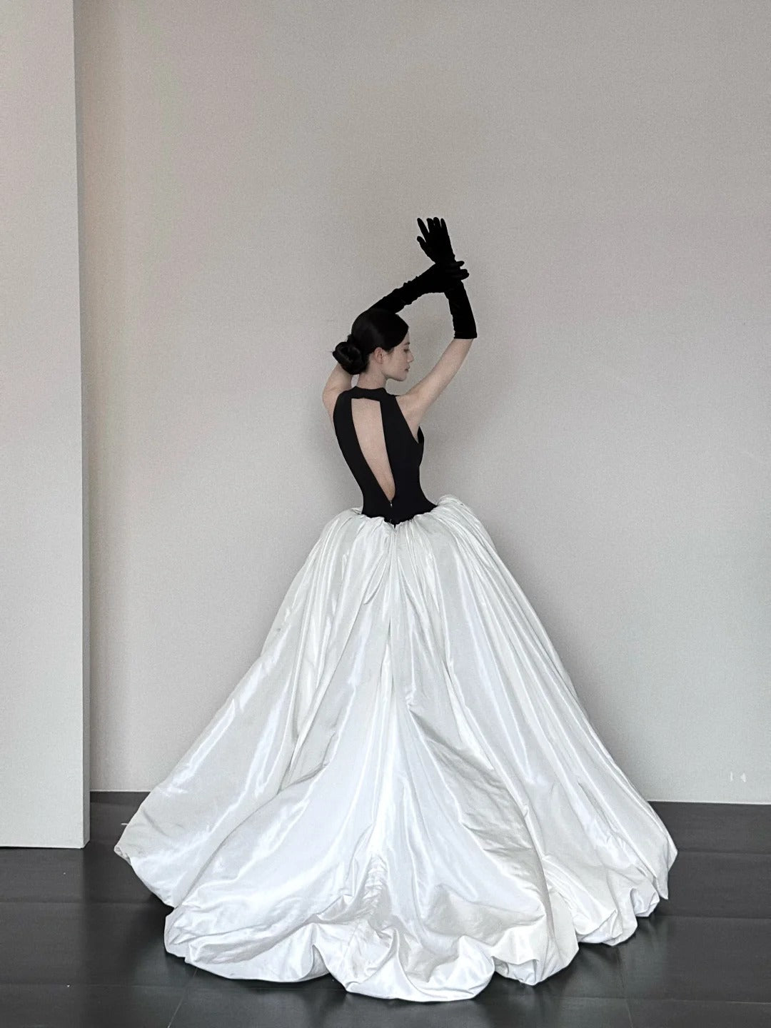 Robe de soirée longue en satin noir et blanc, élégante et à la mode, col en V, coupe trapèze, longueur au sol, robe de bal gh3732