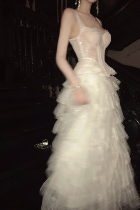 girlhomeshops-Süßes weißes Spitzenkleid mit Trägern, gestuftes Kleid-Design mit romantischer Atmosphäre gh5901