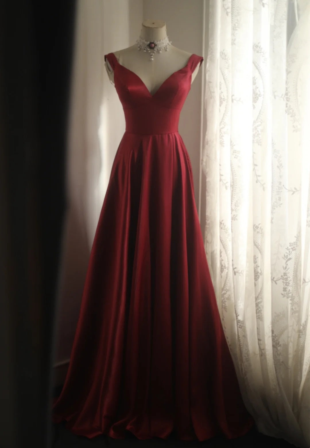 Girlhomeshops - Robe de soirée trapèze en satin rouge vin sans manches, longueur au sol, gh5832