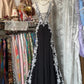 Girlhomeshops - Robe longue fantaisie d'anniversaire style rétro psychédélique en tulle noir et dentelle blanche à bretelles spaghetti gh5883