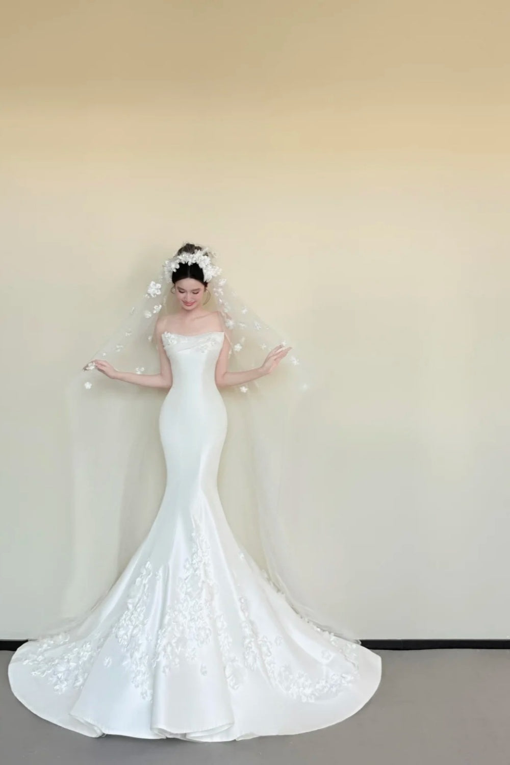 girlhomeshops-Weißes Meerjungfrau-Brautkleid, schmal, lang, Satin, mit exquisiten Applikationen, gh5981