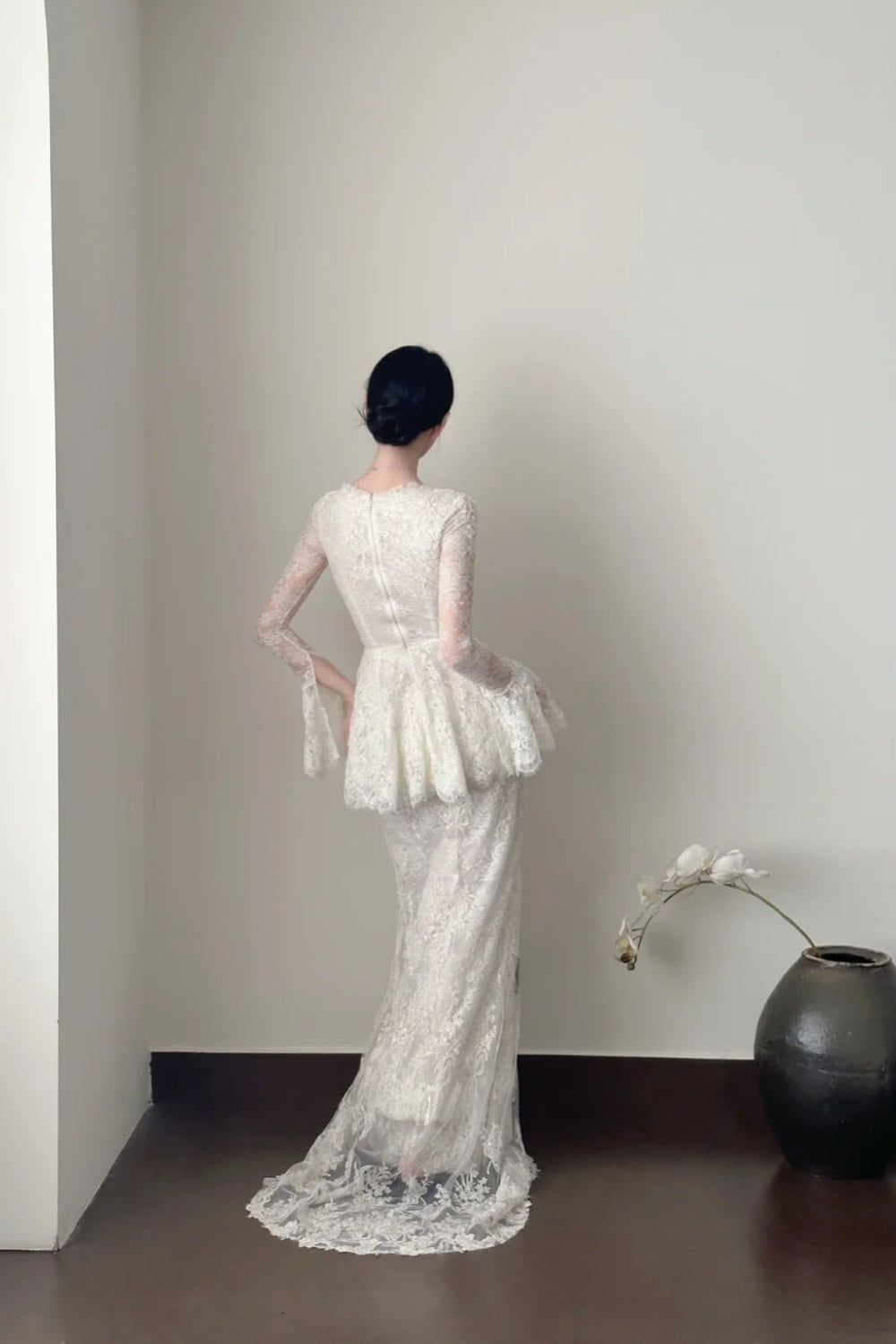 girlhomeshops- Vintage White Lace V-Neck Long Sleeve Mermaid Long Court Style Wedding Gown gh6095