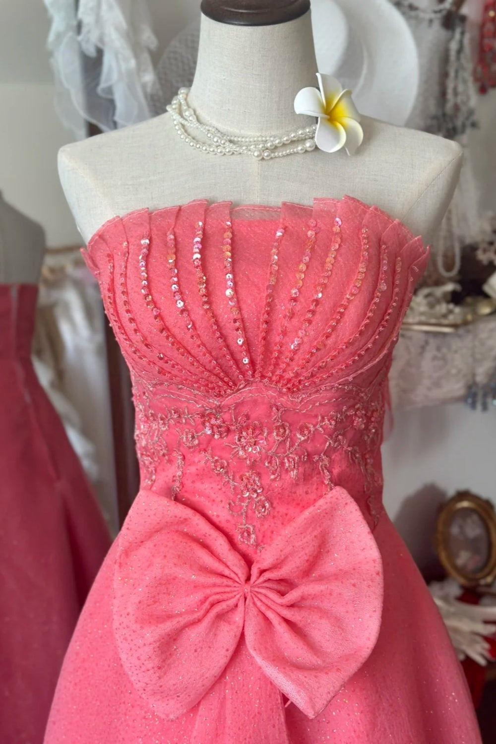 Retro Diva-style Halter Dress: Waist-cinched Ruffled Skirt, Satin Fabric, High-end Party Dress gh6579