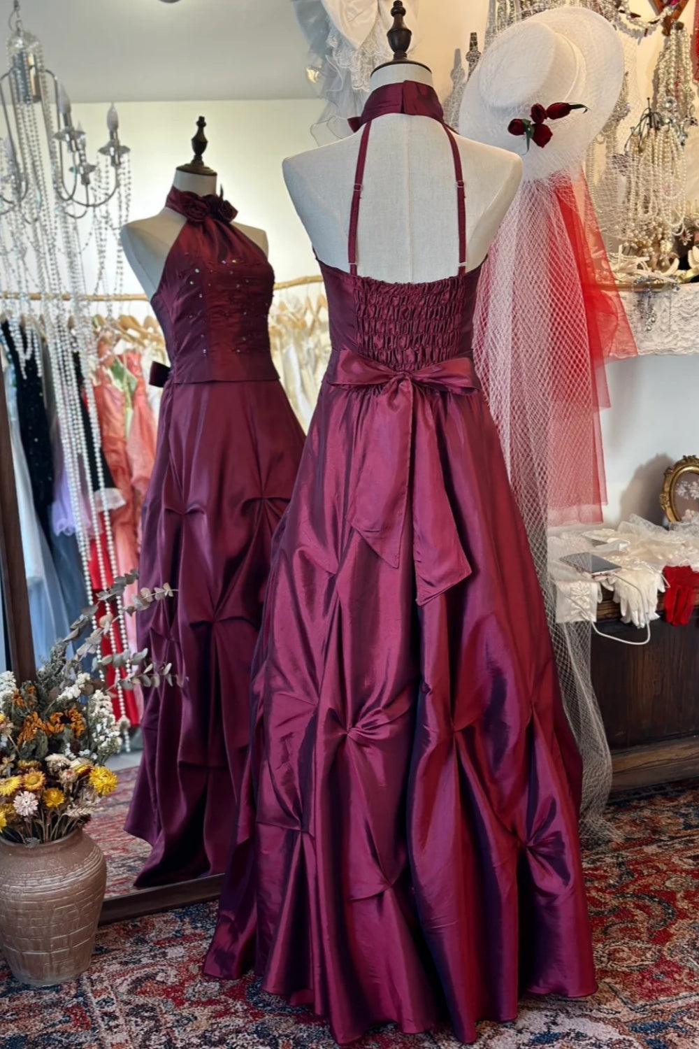 Robe dos nu style diva rétro : jupe à volants cintrée à la taille, tissu satiné, robe de soirée haut de gamme gh6578