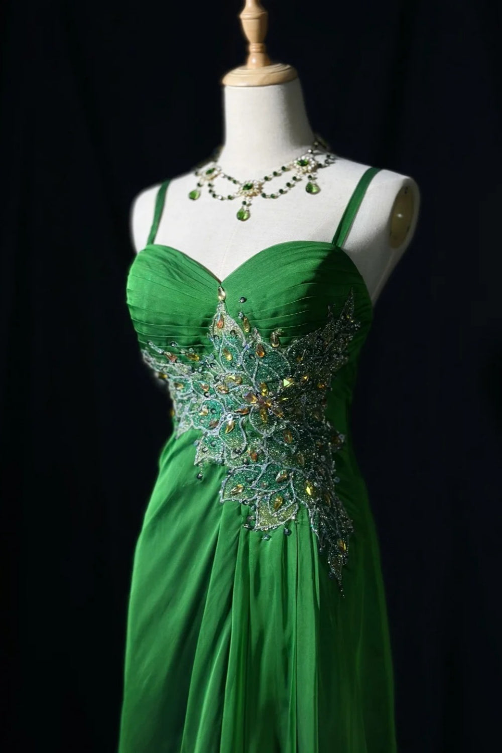 girlhomeshops-Feenhaftes, waldgrünes Abendkleid mit Kristallblumenmuster, gh5848