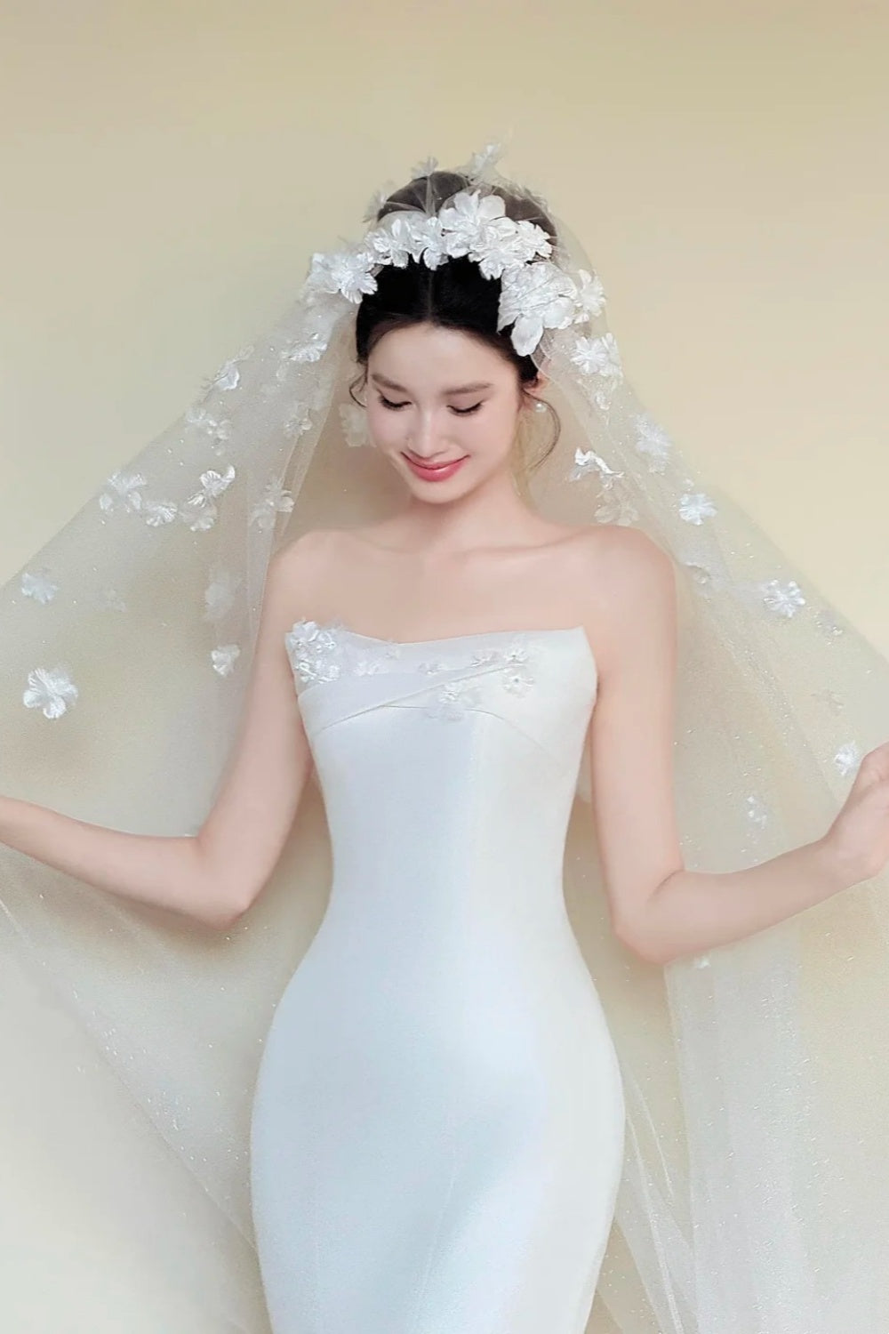 girlhomeshops-Weißes Meerjungfrau-Brautkleid, schmal, lang, Satin, mit exquisiten Applikationen, gh5981