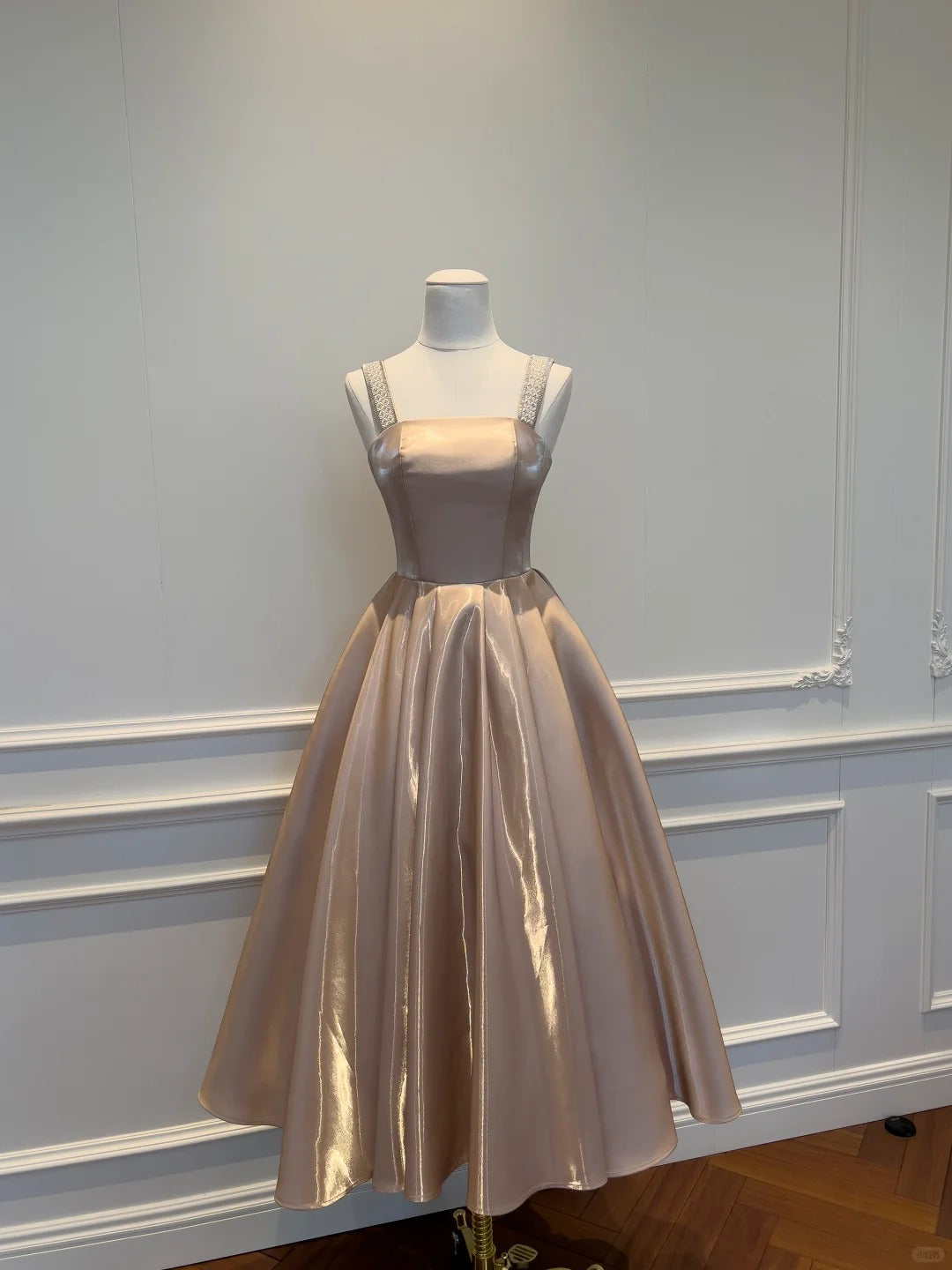 Luxury Sweet Style Iridescent Satin Spaghetti-Strap Gown - Elegant Dress for Date & Party gh6559