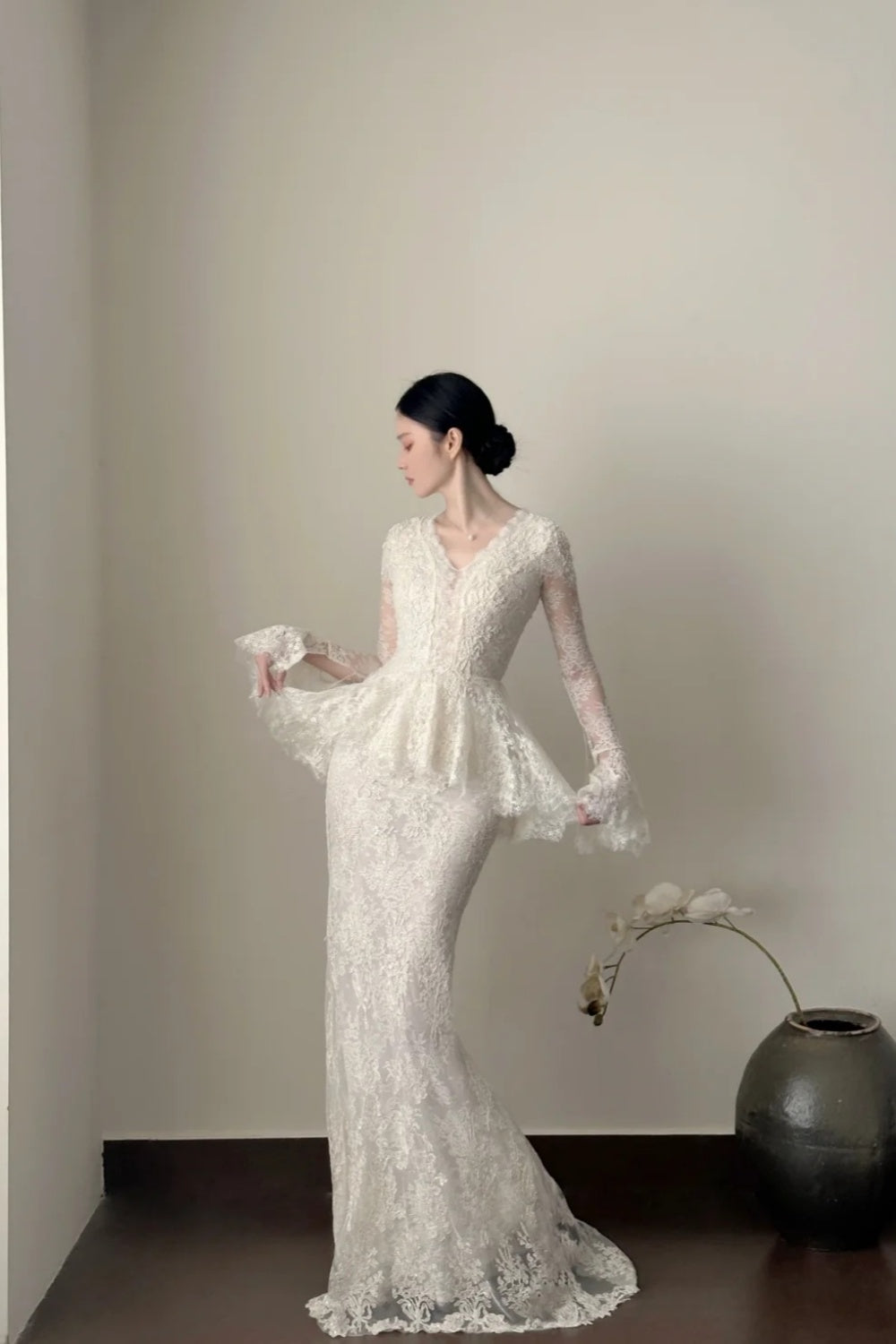 girlhomeshops- Vintage White Lace V-Neck Long Sleeve Mermaid Long Court Style Wedding Gown gh6095