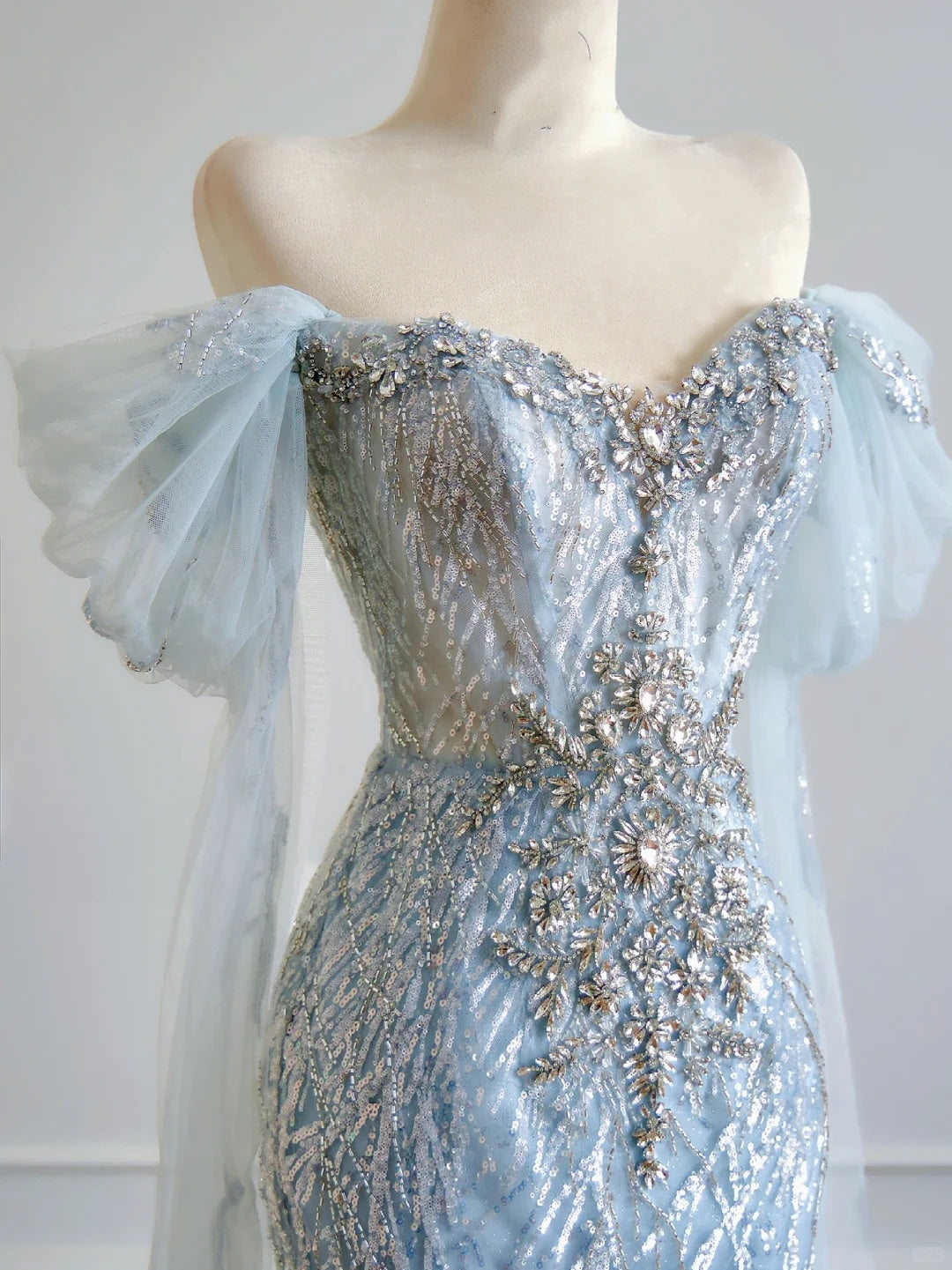 Girlhomeshops – Wunderschönes, blaues, exquisites, langes, mit Perlen besetztes Tüll-Ballkleid gh5485