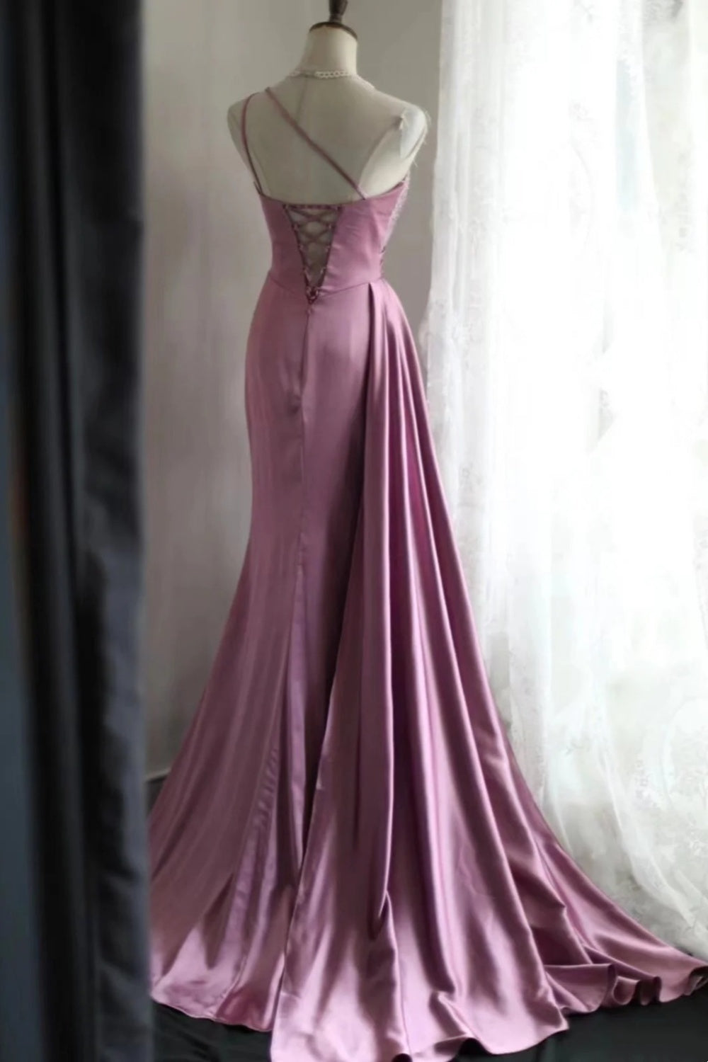 Robe longue élégante en satin rose à perles gh6644