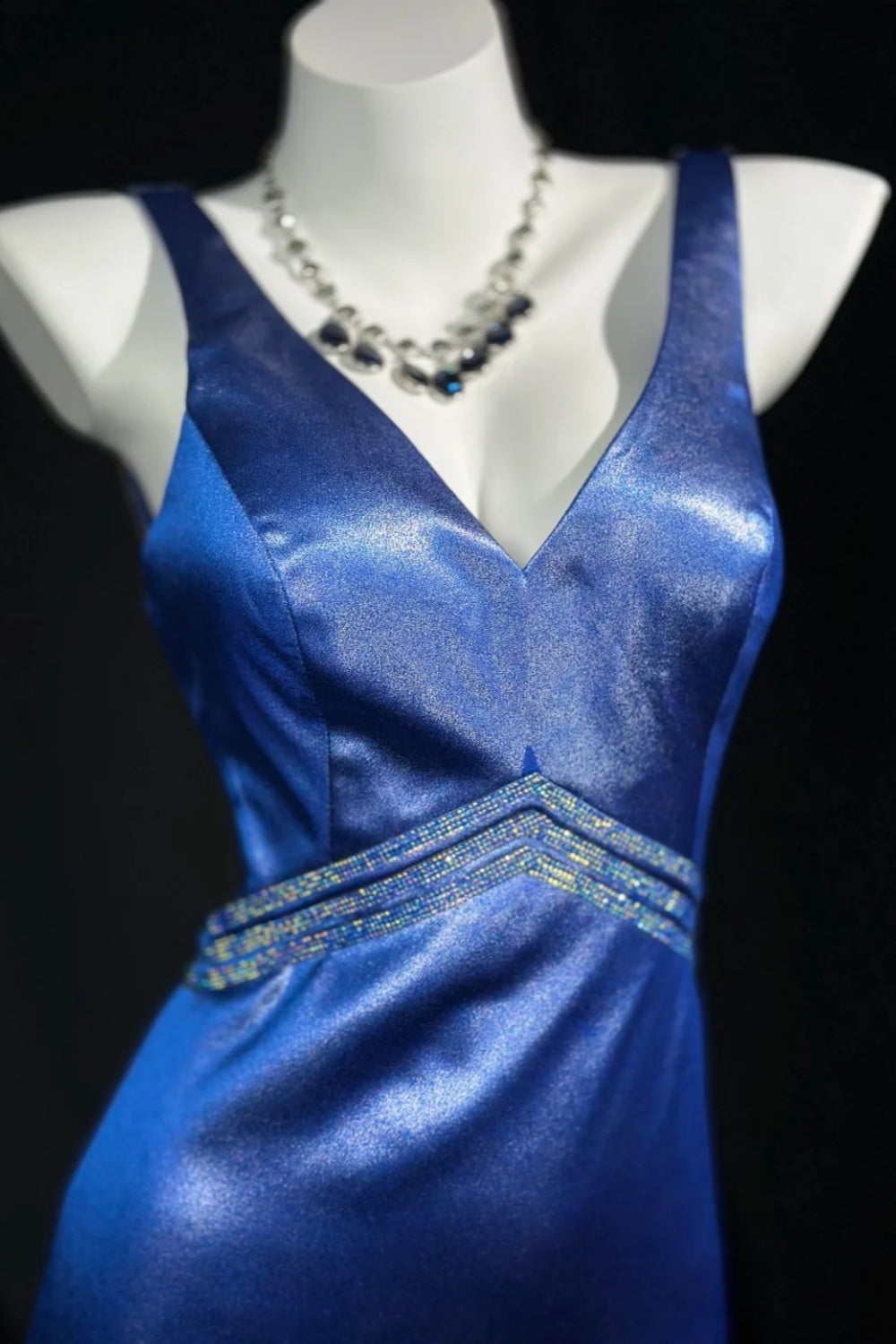 girlhomeshops-Exquisites blaues Abendkleid mit Kreuz und Strass auf der Rückseite, gh5847