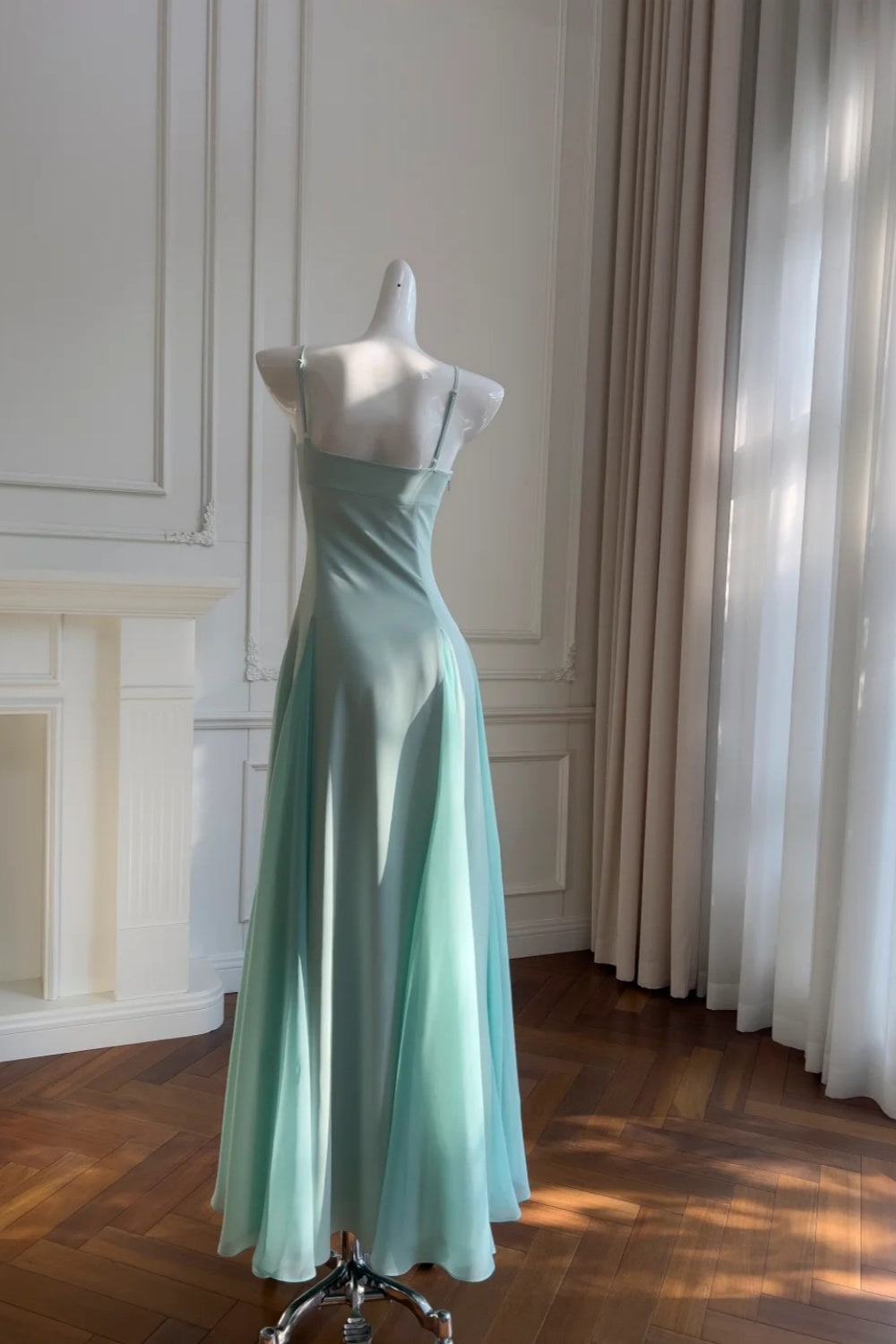 girlhomeshops - Robe de soirée longue minimaliste vert menthe/rose pastel à fines bretelles et coupe ajustée gh6098