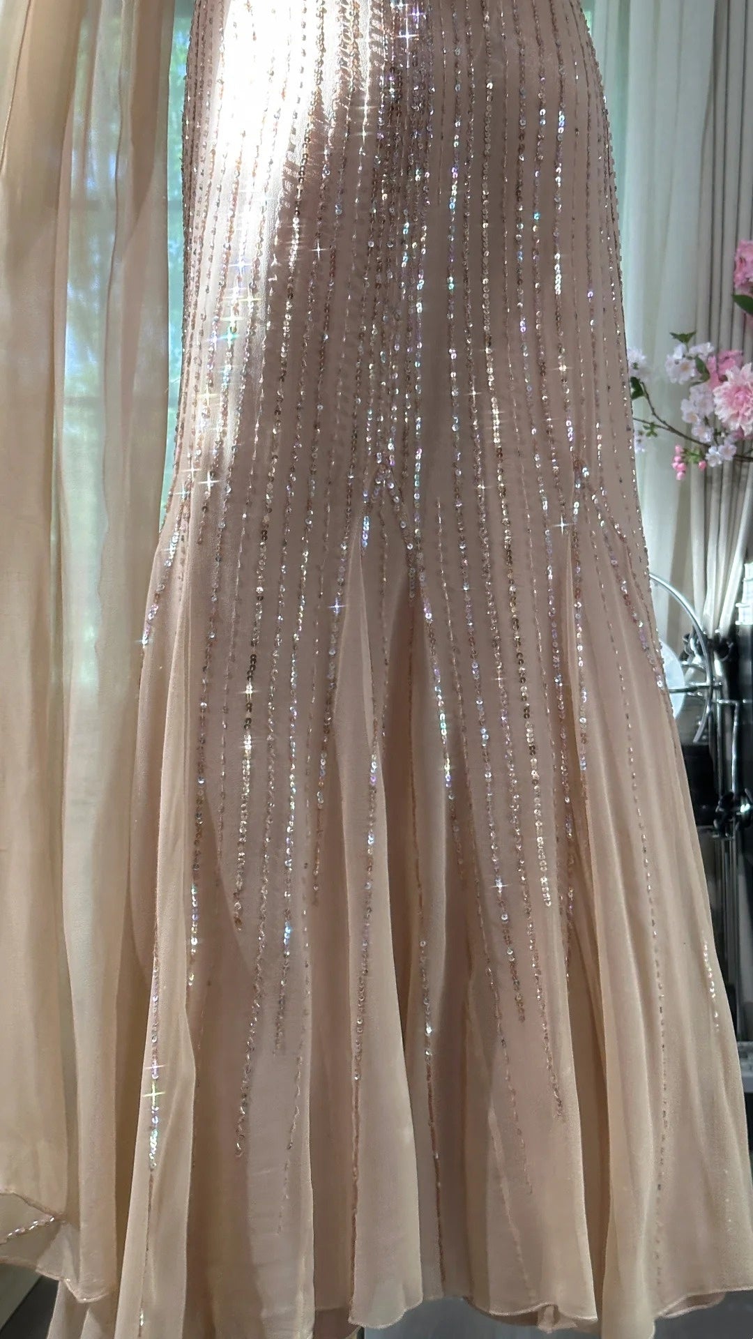 Robe de soirée sirène maxi en tulle or champagne à sequins et bretelles croisées | Idéale pour un gala, une soirée de gala ou un événement mondain haut de gamme (gh6423)