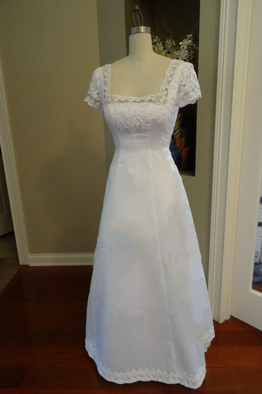 Girlhomeshops - Robe de mariée longue en satin, col carré, style rétro, simple, dentelle, manches courtes, tendance, gh5840