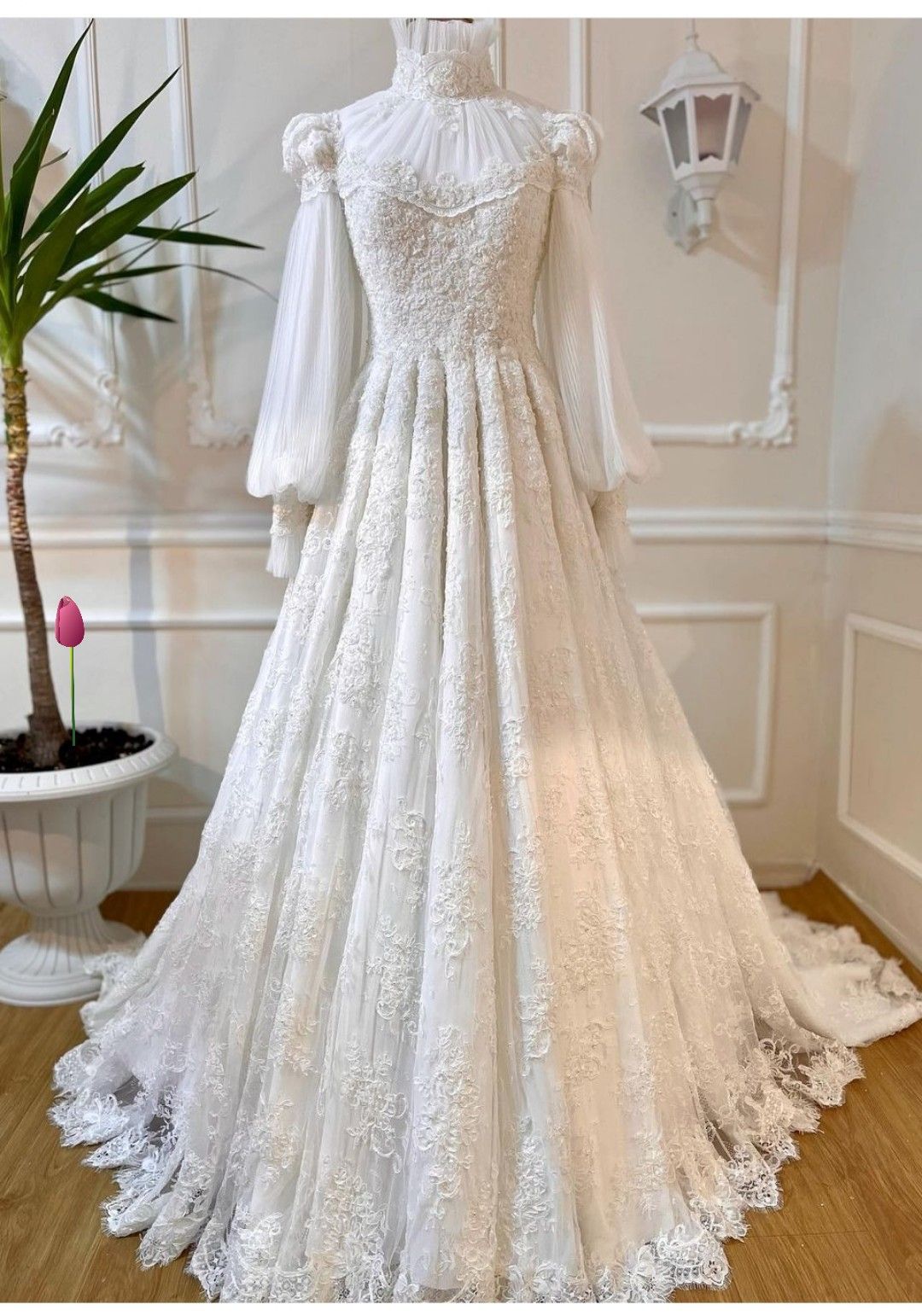 Vintage-Kleid mit Puffärmeln, Schleppe aus Spitze und Tüll | Edwardianisches Ballkleid im Maxi-Stil mit hohem Kragen für Hochzeit, Braut, Gala und Ball gh6409