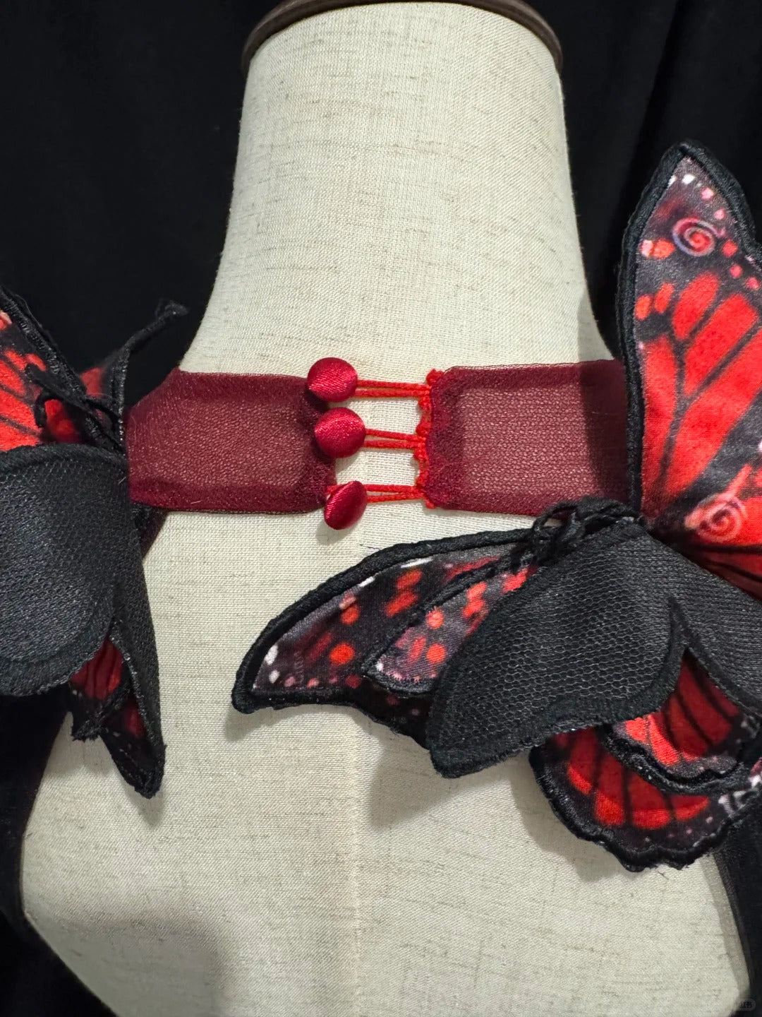 Girlhomeshops - Robe de soirée longue en tulle, style rétro, dégradé rouge et noir, motif papillon, exquise, dos nu, gh5355