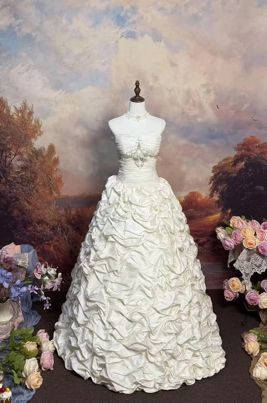 girlhomeshops - Robe de mariée longue en satin blanc délicatement ornée de perles gh6291