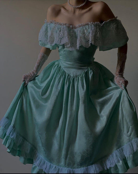 girlhomeshops – Grünes, exquisites Vintage-Spitzen-Satinkleid, lang, gh5726