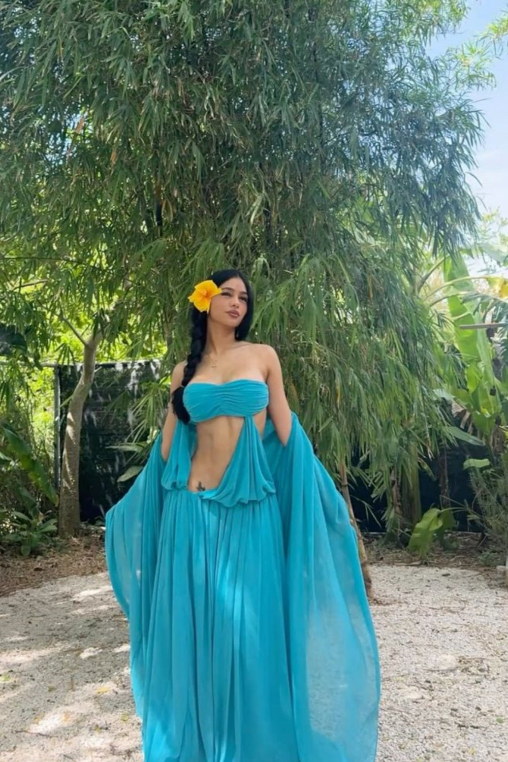 Glamouröses türkisfarbenes Maxikleid mit Cut-outs | Trägerloses, fließendes Kleid mit weiten Ärmeln, Urlaubskleid gh6456