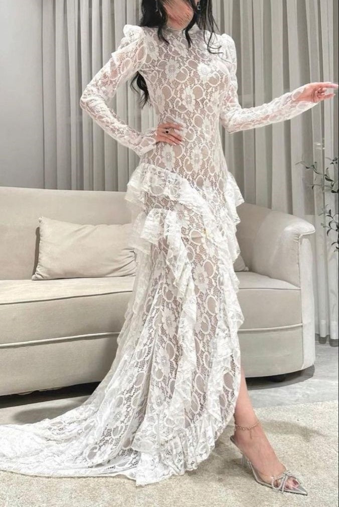 Feenweißes Maxikleid mit Spitze und Schleppe | Hochgeschlossenes Rüschenkleid mit Puffärmeln, elegantes Outfit für festliche Treffen mit Freunden gh6453