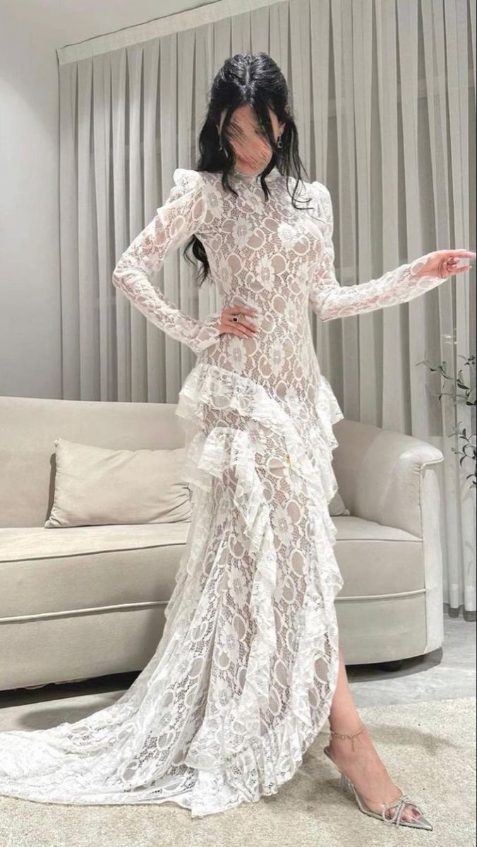 Feenweißes Maxikleid mit Spitze und Schleppe | Hochgeschlossenes Rüschenkleid mit Puffärmeln, elegantes Outfit für festliche Treffen mit Freunden gh6453