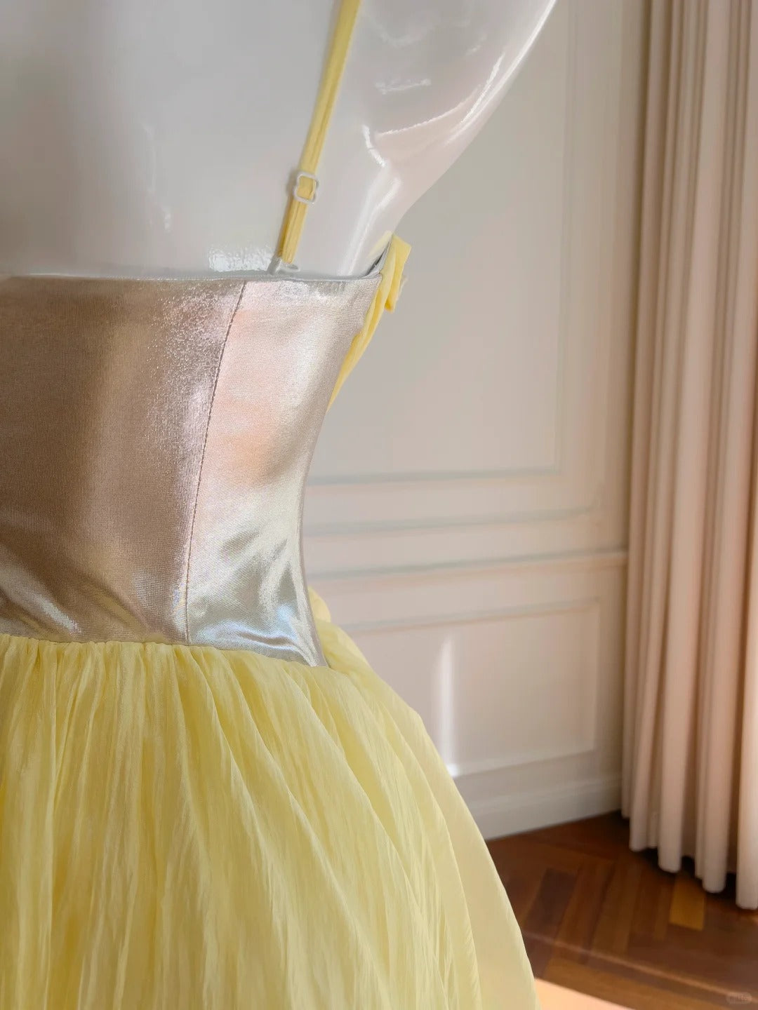 Robe de soirée longue fluide en mousseline de soie, style futuriste, jaune argenté, gh4404