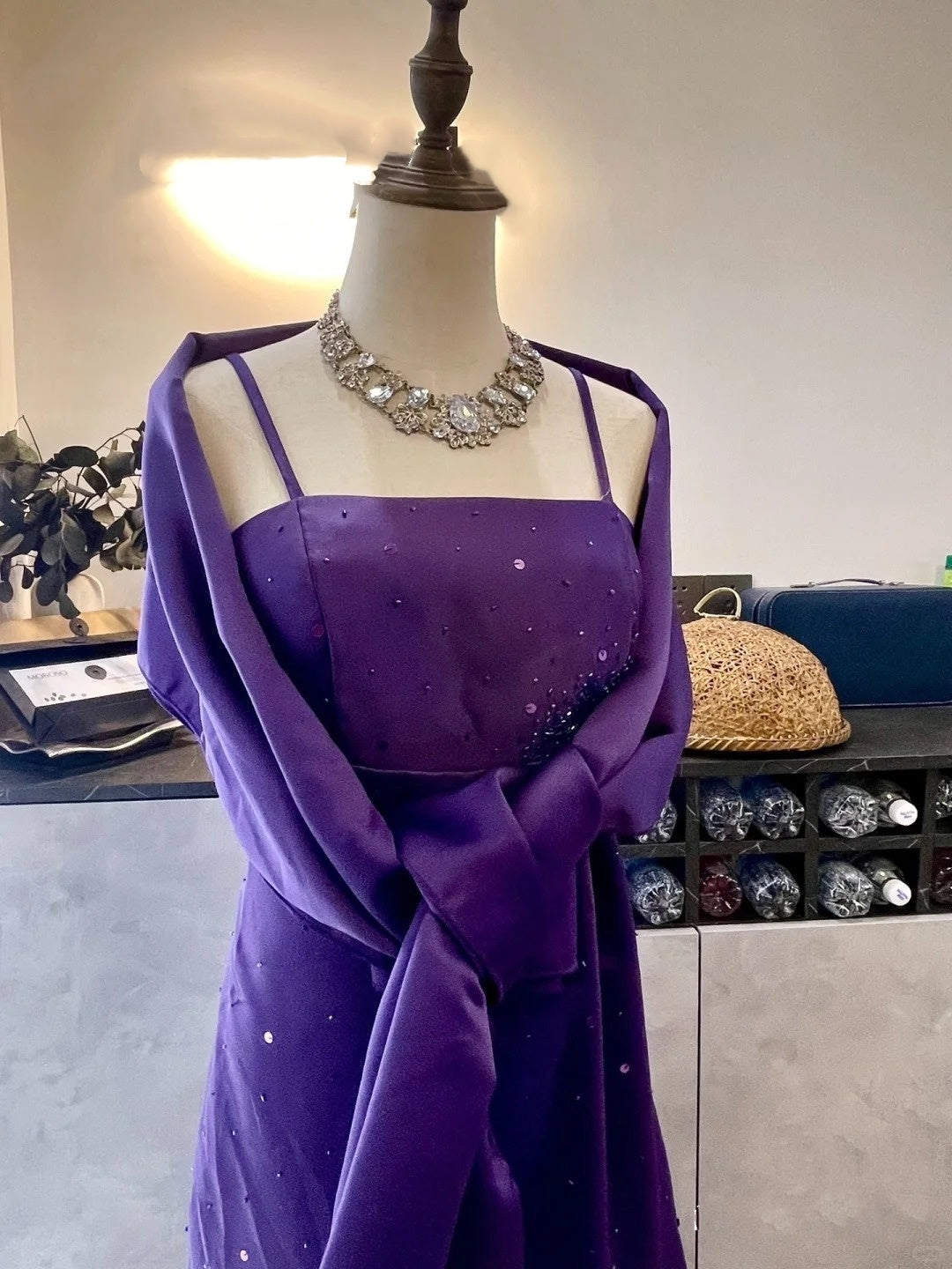 Girlhomeshops - Lila, exquisites, langes Ballkleid aus Satin mit Perlen, gh5426