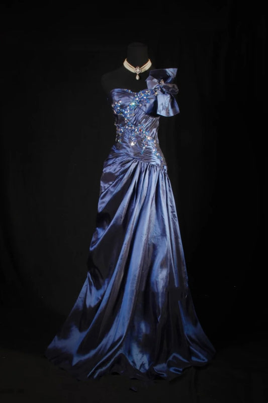 Robe de soirée élégante en satin bleu marine à une épaule, ornée de perles et de reflets chatoyants - Robe de cocktail et de soirée chic gh6573