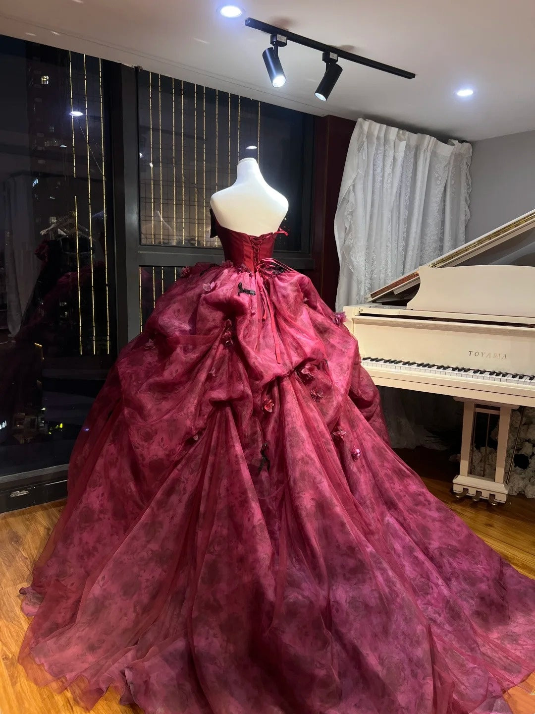 Absolutely Stunning And Elegant French-Style Red Princess Dress With A Huge Train gh6726