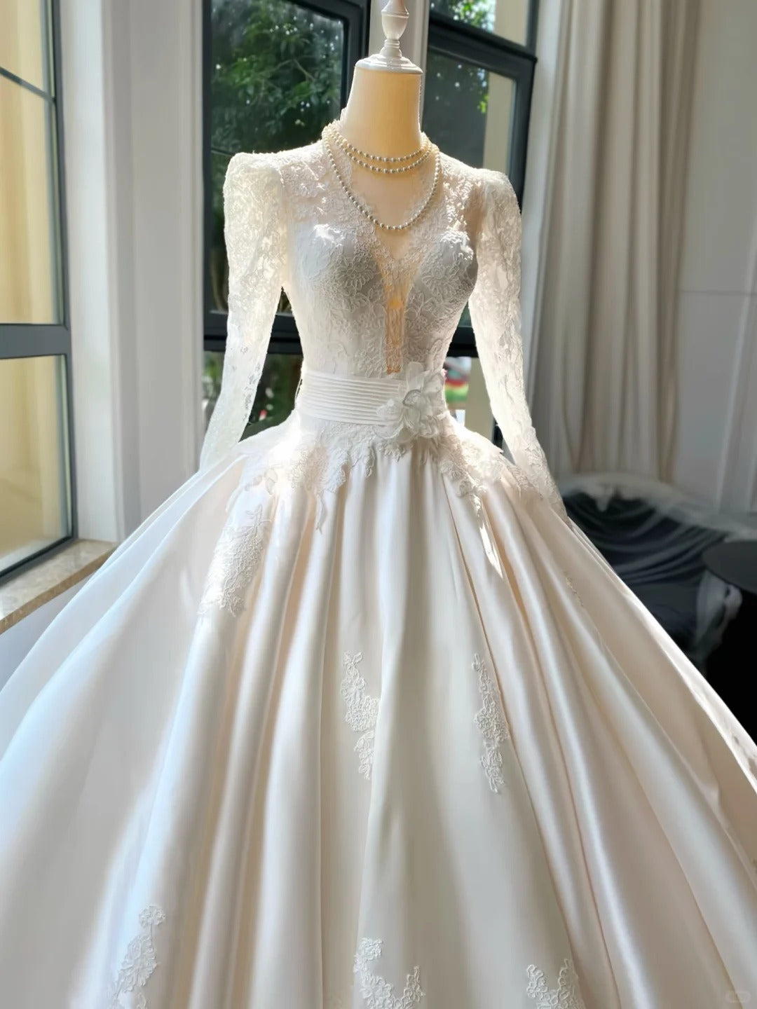 Girlhomeshops--💕White long-sleeved exquisite lace long tulle wedding dress gh5444