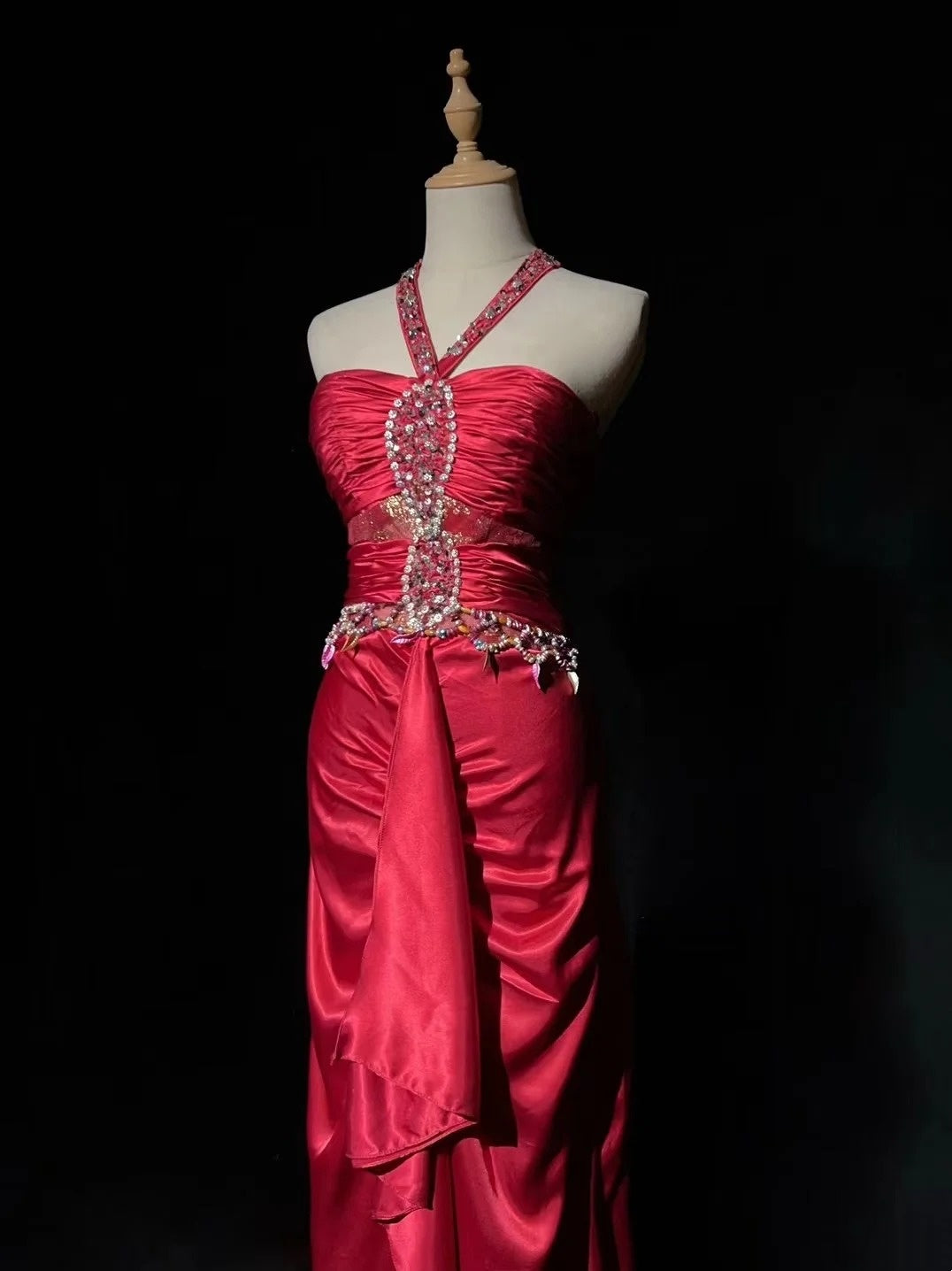 girlhomeshops - Robe de bal longue en satin rose délicat ornée de perles gh6241