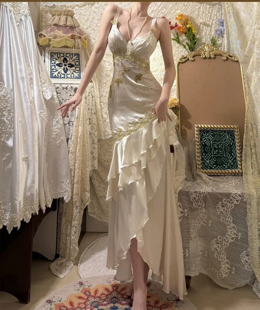 Robe de soirée longue en satin ivoire, élégante, avec perles dorées, coupe sirène, à volants, coupe ajustée, gh4252