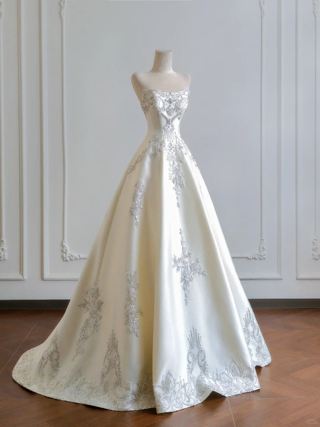 Girlhomeshops - Robe de mariée longue en satin blanc à perles exquises gh5482