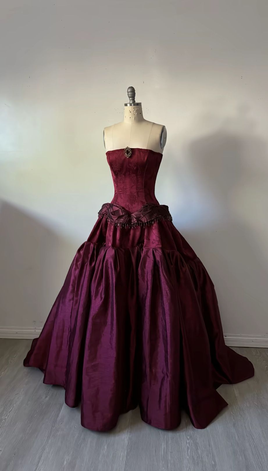 girlhomeshops-- Burgundy vintage long satin dress gh5727