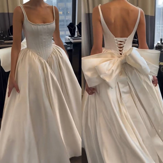 Brautkleid aus Satin mit Perlen, quadratischem Ausschnitt, Schleife am Rücken und Perlenverzierung gh6399