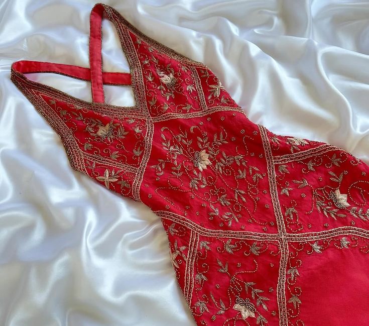 Scarlet Red Gold Embroidery Cross-strap Gown: Diamond Pattern, Jacquard Trim, Evening Retro Dress gh6610