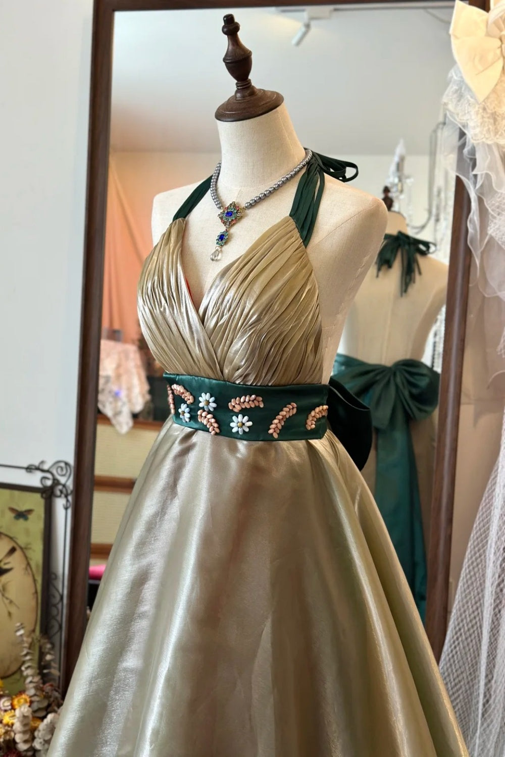 Retro Luxury-style Halter Dress: Waist-cinched Flared Dress, Satin Fabric, Party Date Dress gh6580