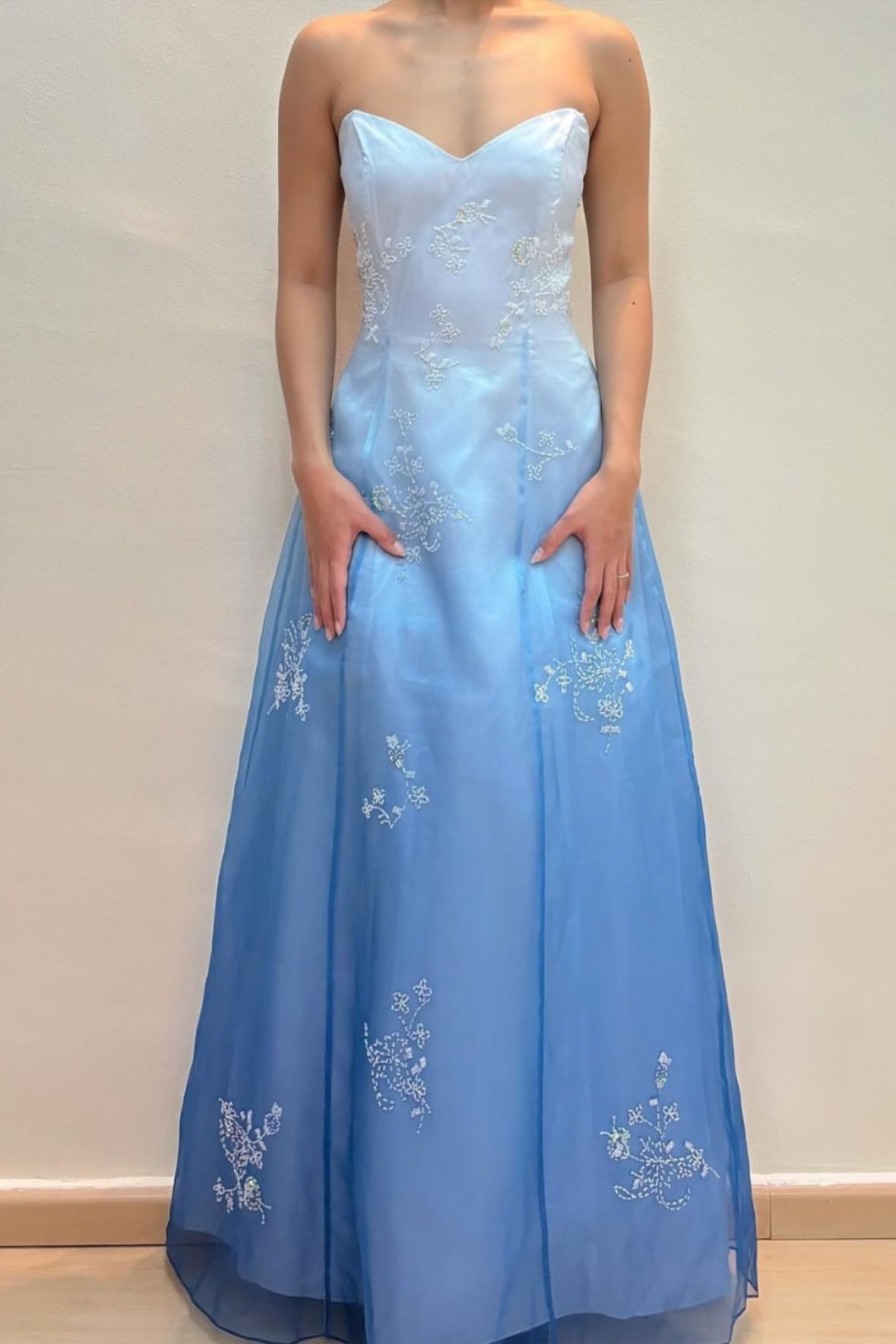 Girlhomeshops – Blau-weißes, exquisites, florales, modisches, bodenlanges Ballkleid mit Farbverlauf, Tube-Top, gh5515